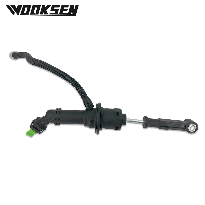 306104118R Clutch Master Cylinder